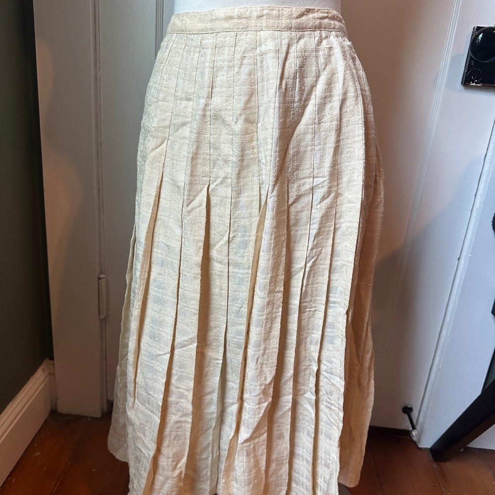 Vintage 70s cream pleated skirt
